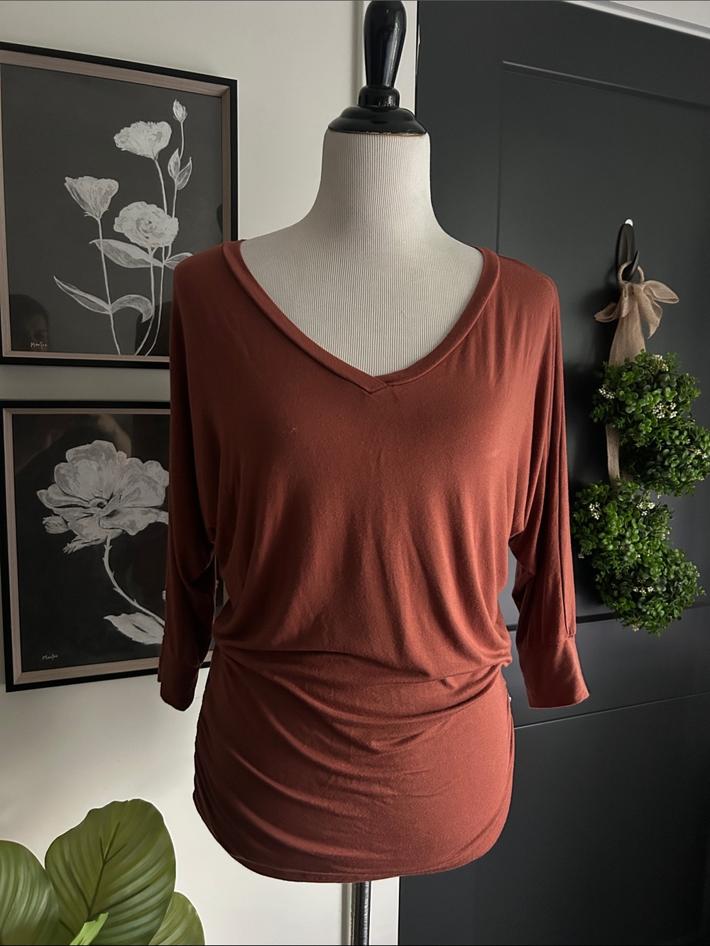 Lovely 🍁 M V-Neck 3/4 Dolman Sleeve stretchy fall Top in copper Rust